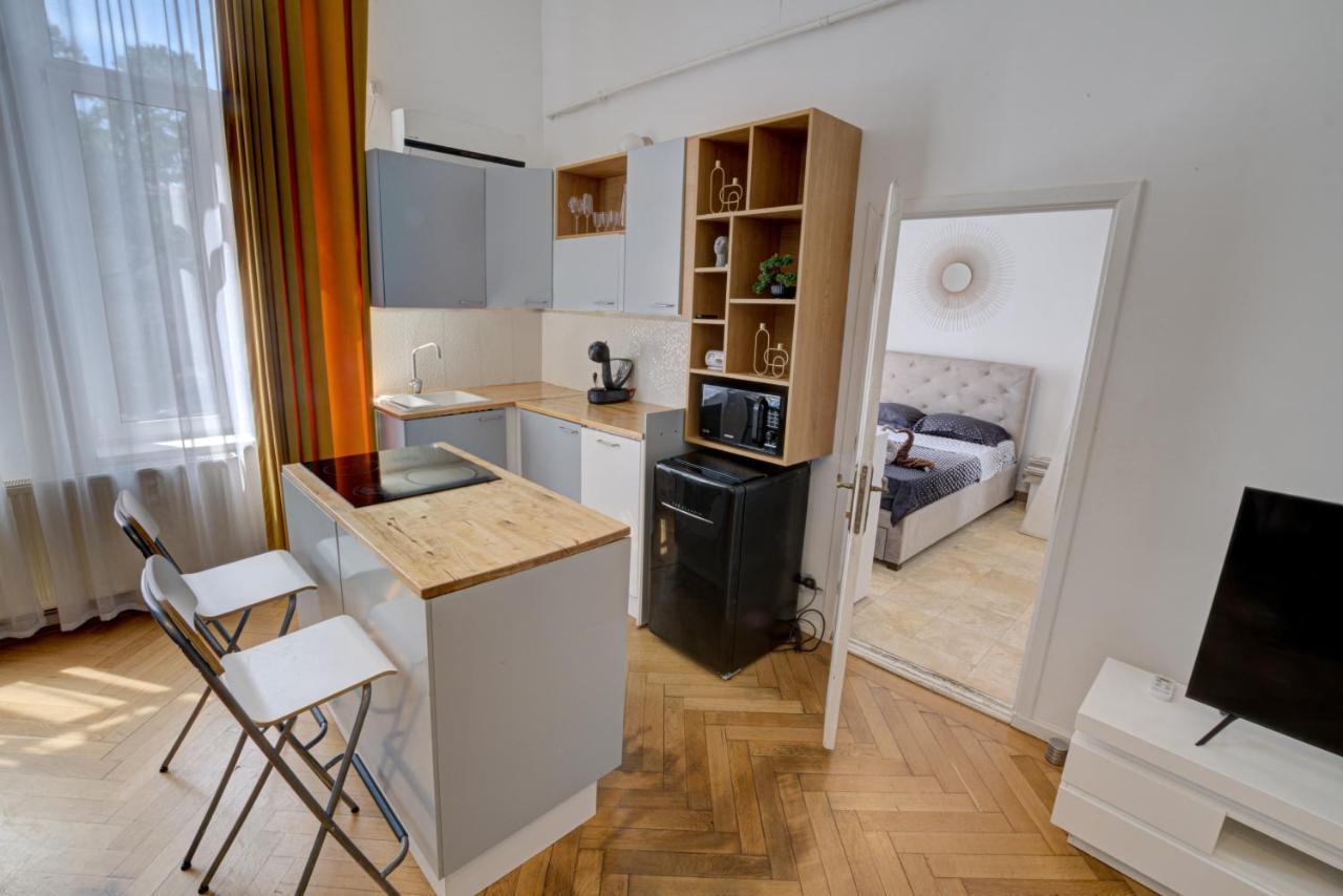 2 Camere, Ultracentral, Calea Victoriei * Bucarest